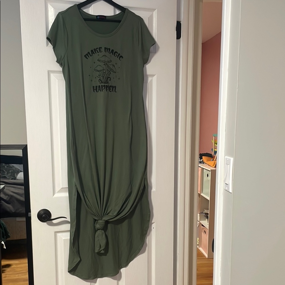 Green Graphic T-Shirt Dress